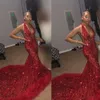 Sparkle Mermaid Red Prom Dresses 2020 Tiefer V-Ausschnitt Spitze Applikationen Mermaid Pailletten Feder Hofzug Schwarze Mädchen Abendkleider319v