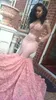 Africano Rosa Mangas Compridas Lace Sereia Vestidos de Baile Frisado 3D Floral Backless Sweep Train Formal Vestidos de Noite Do Partido
