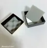caixas de presente quadradas pretas