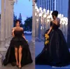 2018 High Low-schwarze Spitze Abendkleider Sexy weg von der Schulter-Schleife-Zug-Abend-Partei-Kleider für besondere Anlässe Kleid