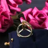 Lyxig kvinnlig geometrisk ihålig ring med Zircon Fashion Party Wedding Rings för Kvinnor Vintage Yellow Gold Color Finger Ring
