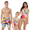 8Style Familie Badeanzug Vater-Sohn-kurze Hosen-Mutter-Tochter-Bikini-Overall Dad Mom Mädchen Jungen Swimabnutzung 2020 Twinning Bade Bademode