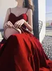 Vintage Spaghetti Paski Długa Prom Dress Długość Backless Welor Suknie Wieczorowe Dark Red Dubai Sexy Tanie Dresses 2019