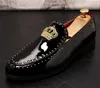 Luxo estilo real masculino bordado à mão padrão de corvo mocassins de designer exóticos moda marca casual vestido de noiva sapatos sapatos de baile de finalistas 38-45