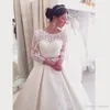 Nouvelle arrivée des robes en dentelle à manches longues élégantes en satin sans ligne une ligne robes de mariée robe mariée robe de mariage fait personnalisé 0430