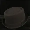 100 uomini di lana Cappello per torta di maiale per papà cappello Fedora nero invernale per gentleman Flat Bowler Porkpie Cappello Tasta dimensile S M L XL Y190705031356692