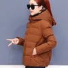 Grande taille femmes hiver veste coton lâche parkas courts femmes outwear designer chaud à capuche femme manteau jaqueta feminina DR1192