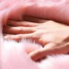 Tapis Tapis en fausse peau de mouton, tapis en fourrure douce, tapis antidérapant pour salon, chambre à coucher, canapé (rose clair, 31,50 x 70,87 pouces)1