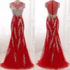 Sparkly Luxury Evening Dress Red Lace Tulle High Neck Ärmlös Kristaller Sequins Prom Party Gowns Illusion Back Zipper Up Golv Längd