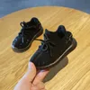 Sequines Studs Barn Flickor Skor Baby Boys Sneakers Flattie Casual Kids Student Shoe Fashion Air Mesh Tenis Sport Dot