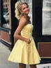 Strand Sommar Sexig Kort Homecoming Klänning Med Fickor Plagg Strapless Satin En Line Graduation Cocktail Party Dresses Prom Dress