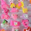 Doce cor plástico crianças anéis para meninas dos desenhos animados kt bonito animal coelho urso crianças039s dia jóias para o natal ps14183530491