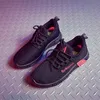 Беговая модная обувь Newnon Brand Женщины Top Top Triple Black Red Purple сетчатая сетчатая сетчатая сетка Удобные спортивные дизайнеры кроссовки Размер 35-40