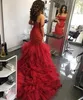 Cristais vermelhos frisada Sereia vestidos de noite 2020 Alças Plus Size em camadas de tule saia árabe Dubai Pageant Dresses Evening Wear Prom Vestido