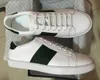 Toppkvalitet ess broderade Bee White Casual Skor tigertryck Män Kvinnor röd nederdel äkta läder Sneakers med grön BOX