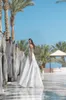 Oksana Mukha Beach Wedding Dresses With Wraps En linje halter snörning är ärmlös satin höga låga brudklänningar plus storlek mantel de marie308y