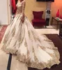 2019 New Luxury A Line Abiti da sposa con scollo a V maniche lunghe in pizzo con applicazioni dorate Perline Illusion Cathedral Train Plus Size Abiti da sposa