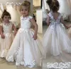 Szampan Nowy Piękny Kwiat Girl Sukienki na Wesela Sheer Jewel Neck Tulle Aplikacje Little Kids Baby Suknie Niestandardowe sukienki komunijne