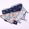 Trendy Drukowane Pet Saliva Ręczniki 2 Wzór Piękny Urok Pet Bandanas Moda Soft Touch Pet Cat Dog Cute Triangle Scarf