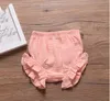 Pantaloni per bambini in PP Toddle Falbala Bloomer Pantaloncini per ragazza Copri pannolini con volant Solido Pantaloni estivi a triangolo Slip Pantaloni larghi Mutande CZYQ5477