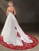 2020 Vintage White and Red Wedding Dresses Halter Neck pärlor En linje Satin Church Bridal klänningar Backless2154483