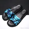 Diseñador de calidad superior Sandalias de goma Sandalias florales para hombres Zapatillas de engranajes Chanclas Chanclas de playa a rayas ligeras Chanclas de camuflaje