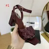 Jakość mody Nowe luksusowe wysokie obcasy Skórzane Sandal Suede Mid-Heel Kobiety Designer Sandały Wysokie Obcasy Letnie Seksowne Sandały Rozmiar 35-42 z B