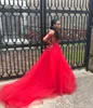 Prom Dresses Red rilievo a picco collo africano maniche lunghe da sera Una linea di Tulle sweep treno più il vestito formale