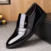 Qualité bout pointu formel hommes chaussures habillées nouveau 2019 en cuir verni chaussures d'ascenseur de mariage pour hommes sans lacet élégant chaussure en cuir noir