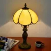 Gelbe Tiffany-Glas-Tischlampe mit 20 cm Durchmesser, Unterhaltungslokale, Bar, Hotel, Nachttischlampe, einfache Retro-Tischleuchte DS075