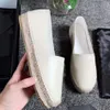 Dam Fritidsskor Designerskor vintage Plattform Espadrilles Flickor Kalvskinn Mode lassic Platt botten Walking Sko storlek 34-42 Med låda