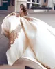 Neue Ballkleid Korsett Brautkleider Sagte Gold Appliques Prinzessin Sheer Scoop Neck Long Sleeves Applizierte Brautkleider Formale Kapelle Zug