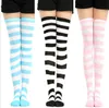 Sexiga Kvinnor Lång Stripe Socks Festival Cosplay Kostym Prop Long Tube Strykning College Girls Knä Highs Sock Mid-Calf Längd Strumpor