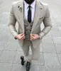 Smoking da sposo slim fit beige con risvolto a punta Groomsmen Abito da sposa da uomo Giacca da uomo eccellente Blazer Completo da 3 pezzi (giacca + pantaloni + gilet + cravatta) 1668