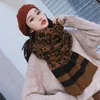 Groothandel-Nieuwe Wol Knit Leopard Sjaal Dames Winter Warm Koreaanse Mode Lange Dual-Use Bib Sjaal Gratis verzending