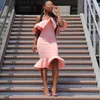 Pembe Afrika Diz Boyu Parti Elbiseler Ucuz Kapalı Omuz Ruffles Saten Mermaid Balo Elbise Seksi Artı Boyutu Kokteyl Vestidos