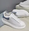 2020 Lyxplattform Mode Designer Män Kvinnor Skor Sneakers Läder Velvet Svart Vit Röd Flat Casual Shoes Platform Trainer 5-11