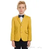 Nuevo diseño Niños amarillos Ocasión formal Esmoquin Muesca Solapa Niños Boda Esmoquin Fiesta infantil Traje de chaqueta de vacaciones (chaqueta + pantalones + corbata) 110