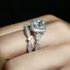 2 pc's oogverblindend uniek liefdesontwerp 925 Sterling zilveren witte saffier diamant bruiloft verlovingsring set maat 61059938222681300