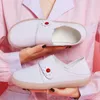 Enfermera zapatos de invierno de las mujeres más el terciopelo de Corea del estilo versátil Harajuku Velcro calza los zapatos planos blancos trabajo en el hospital de las mujeres blancas