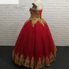 2020 Красное Золото Кружева Quinceanera Платья Без Бретелек Корсет Обратно Бальное Платье Сладкий 16 Платье Выпускного Вечера Вечерние Платья Африканских Свадебное Платье