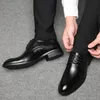Calzature da uomo Scarpe stringate da uomo d'affari britanniche Scarpe da abito da sposa da uomo Scarpe Oxford marroni nere Ufficio formale