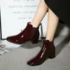 Vente chaude-nouvelles bottes à tête carrée miroir en cuir verni vin rouge noir avec des bottes hautes pour femmes