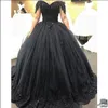 Nova chegada preta vestido de baile quinceanera vestida fora do ombro lace applique cristais frisados ​​varrer trem doce 16 vestido vestidos de 15 anos