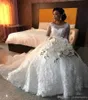 Luxury Ball Gown African Bröllopsklänningar Vintage Arabisk Långärmad Scoop Neck Lace Appliques Beaded Bridal Gowns Plus Storlek