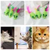 Nowa Zielona Braidedartificial Feathe Mouse Zabawa z zabawnymi dźwiękami zabawka kotka kota dostarcza odporne na zarysowanie zabawek zwierząt T2I59295955965