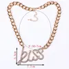 Gros-designer de luxe exagéré chaîne en métal diamant lettre KISS pendentif court tour de cou déclaration collier pour femme