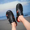 Designer gelé tofflor män ihåliga sandaler sommar andningsbara vatten sandaler manlig trädgårdsskor hollow ut strand tofflor flip-flops