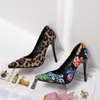 Vendita calda- 2019 Donne sexy uniche Fiore Stampa leopardata Punta a punta Scarpe da donna Décolleté moda 110mm Scarpe con tacchi alti per le donne Scarpe eleganti da ufficio