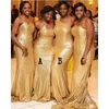 Guld Sequined Mermaid Bridesmaids Dresses Sweetheart Beach Wear Blandade Styles Lång Maid of Honor Gowns Plus Size Wedding Party Dress Böhmen